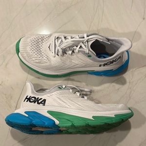 Women’s Hoka One One Clifton Edge running shoes, SZ 9